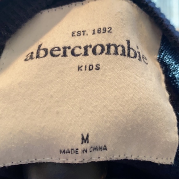 ABERCROMBIE FLORAL BUT FRONT SWEATER - Picture 4 of 7